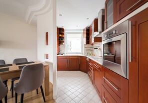 Fridge, oven, stovetop, dishwasher - Bemowo Spacious Apartment (Warszawa)