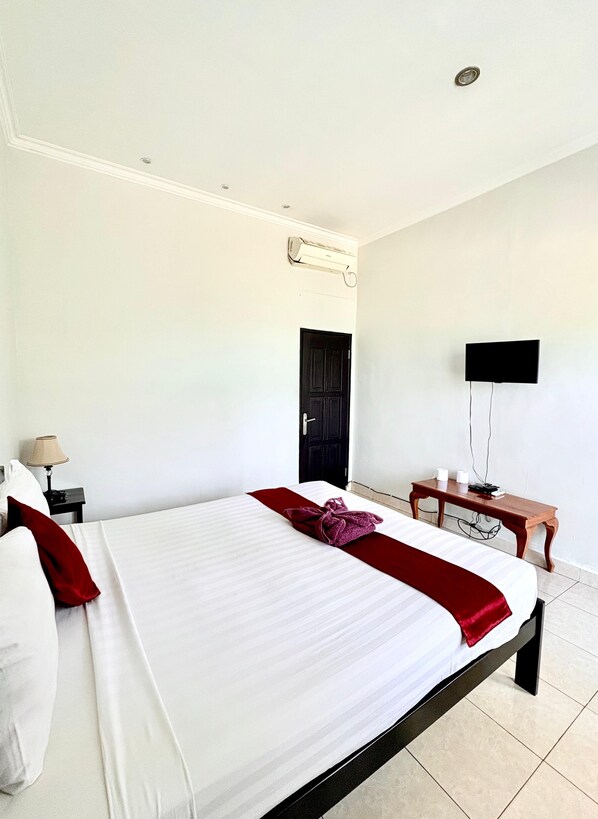 Classic Double or Twin Room, Balcony, Garden View | Bathroom