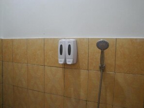 Free toiletries, towels, soap, shampoo - Cahaya Adrian Near Komodo Airport (Labuan Bajo)