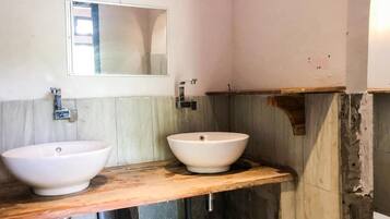 Artículos de tocador gratuitos, toallas, jabón, shampoo