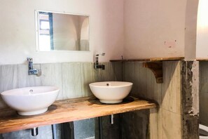 Free toiletries, towels, soap, shampoo