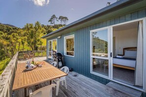 Outdoor dining - Kuaotunu Vista - Ocean Views (Kuaotunu)