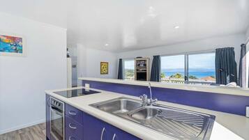 KĂŒhlschrank, Mikrowelle, Ofen, Herdplatte