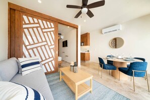 TV - Luxury Studio | Gym, Co-Work, Rooftop Pool & Beach (Playa del Carmen)