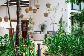 Property grounds - Stylish 1BD Retreat with Swim-Up Pool (Tulum)
