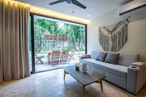 TV - Stylish 1BD Retreat with Swim-Up Pool (Tulum)