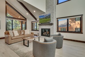 Smart TV, fireplace, stereo