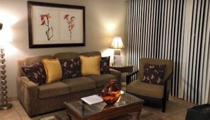TV - CELEBRATE CHRISTMAS & NEW YEARS at the KAMAOLE BEACH CLUB in MAUI (Kihei)