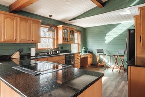 Fridge, microwave, oven, stovetop - Designer | Hot Tub | Gameroom | Firepit | Sleeps12 (Banner Elk)
