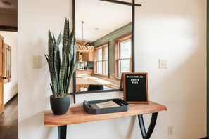 Interior - Designer | Hot Tub | Gameroom | Firepit | Sleeps12 (Banner Elk)