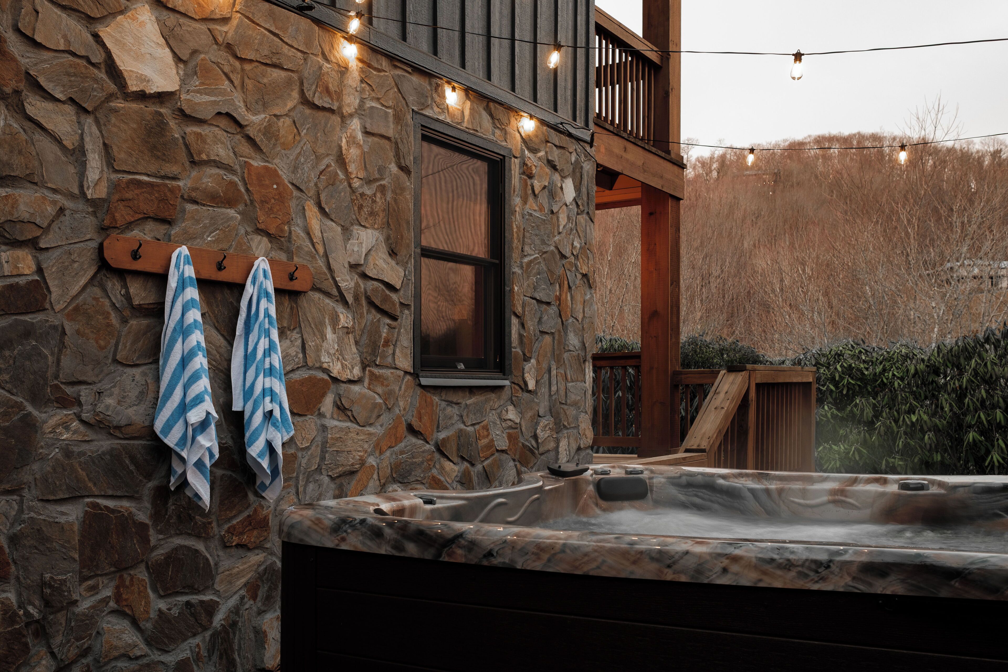 Outdoor spa tub