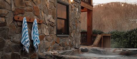 Tina de hidromasaje al aire libre