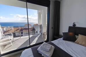 Travel cot, free WiFi, bed sheets, wheelchair access - Modern apartment in Blue Suites (Manilva)