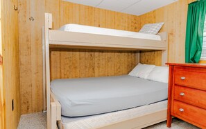 1 bedroom, bed sheets