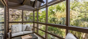 Luxury Top Floor Villa, Steps to private beach, Night Heron Park & The Nest