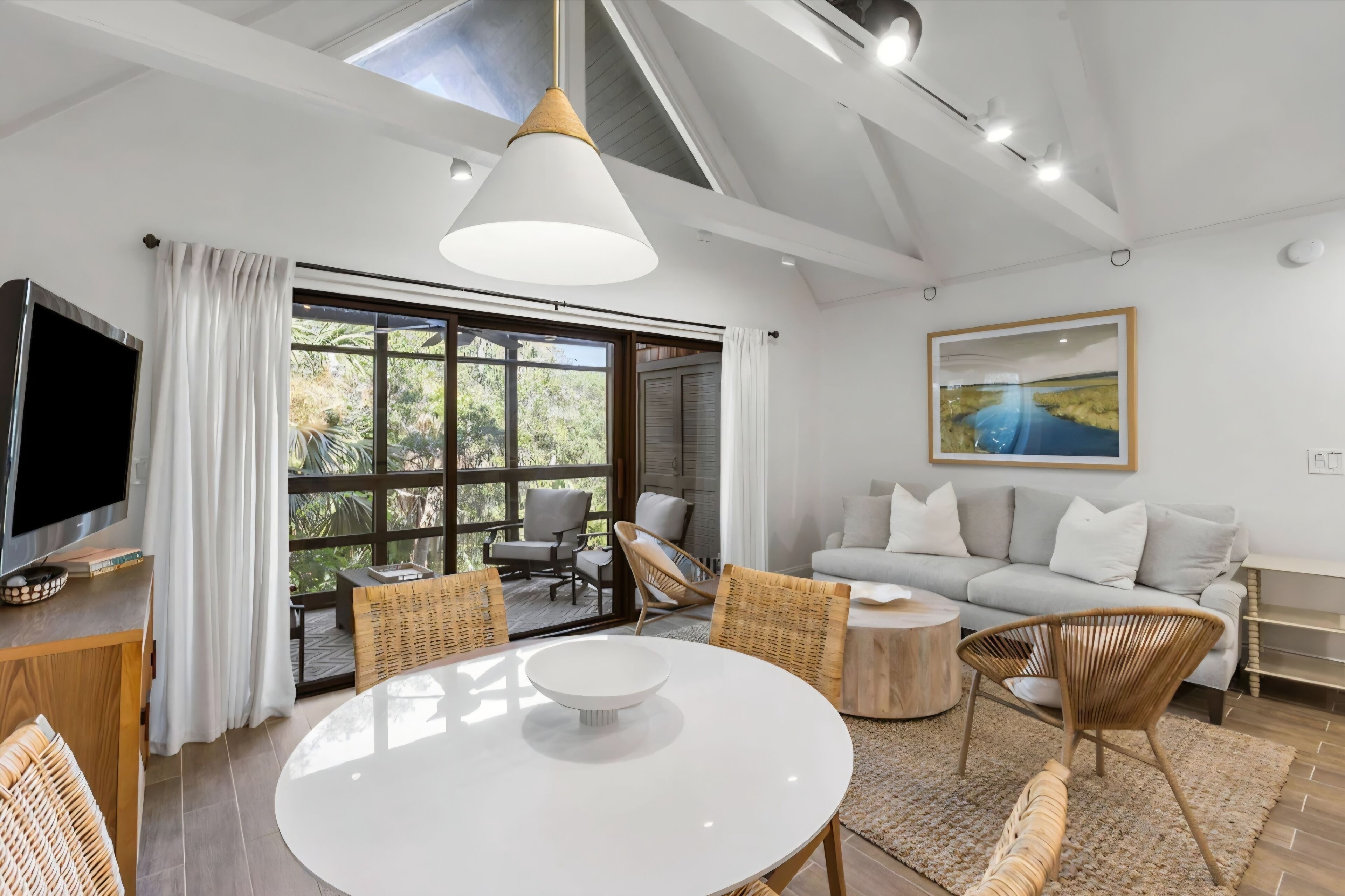 Smart-TV og musikkbibliotek