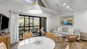 Smart-TV og musikkbibliotek