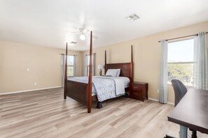 4 bedrooms, desk, iron/ironing board, WiFi