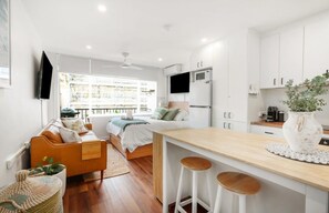 Interior - Manly Seaside Studio - moments to the beach, free parking, balcony & air con! (Manly)