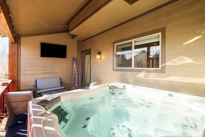 Outdoor spa tub - Year-round Altitude Adjustment, Private Hot Tub, Community Amenities, Walk to Restaurants and more! (Park City)