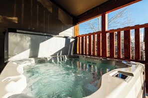 Outdoor spa tub - Year-round Altitude Adjustment, Private Hot Tub, Community Amenities, Walk to Restaurants and more! (Park City)