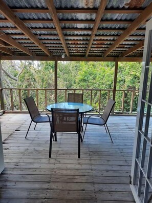 Outdoor dining - La Iguana Morada: A/C, WiFi, BioBay, walk to Ferry (Vieques)