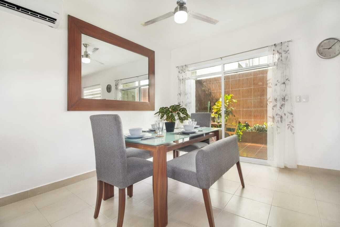 Casa familiar, 3 habitaciones, aire acondicionado | Comedor