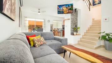 Family House, 3 Bedrooms, Air conditioning | Living area