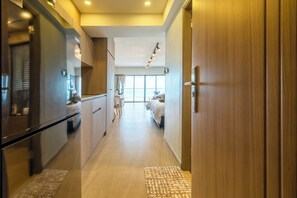 Iron/ironing board, Internet, bed sheets - Pattaya Golden Sunsets: Beach, Pool, Balcony, Gym (Muang Pattaya)