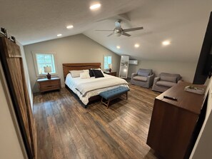 In-room safe, free WiFi, bed sheets