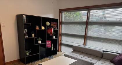 Cozy One-Bedroom Guest Unit in Ladner. King-size