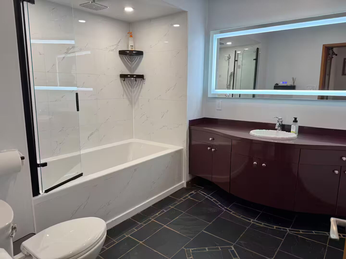 Handtücher, Seife, Toilettenpapier