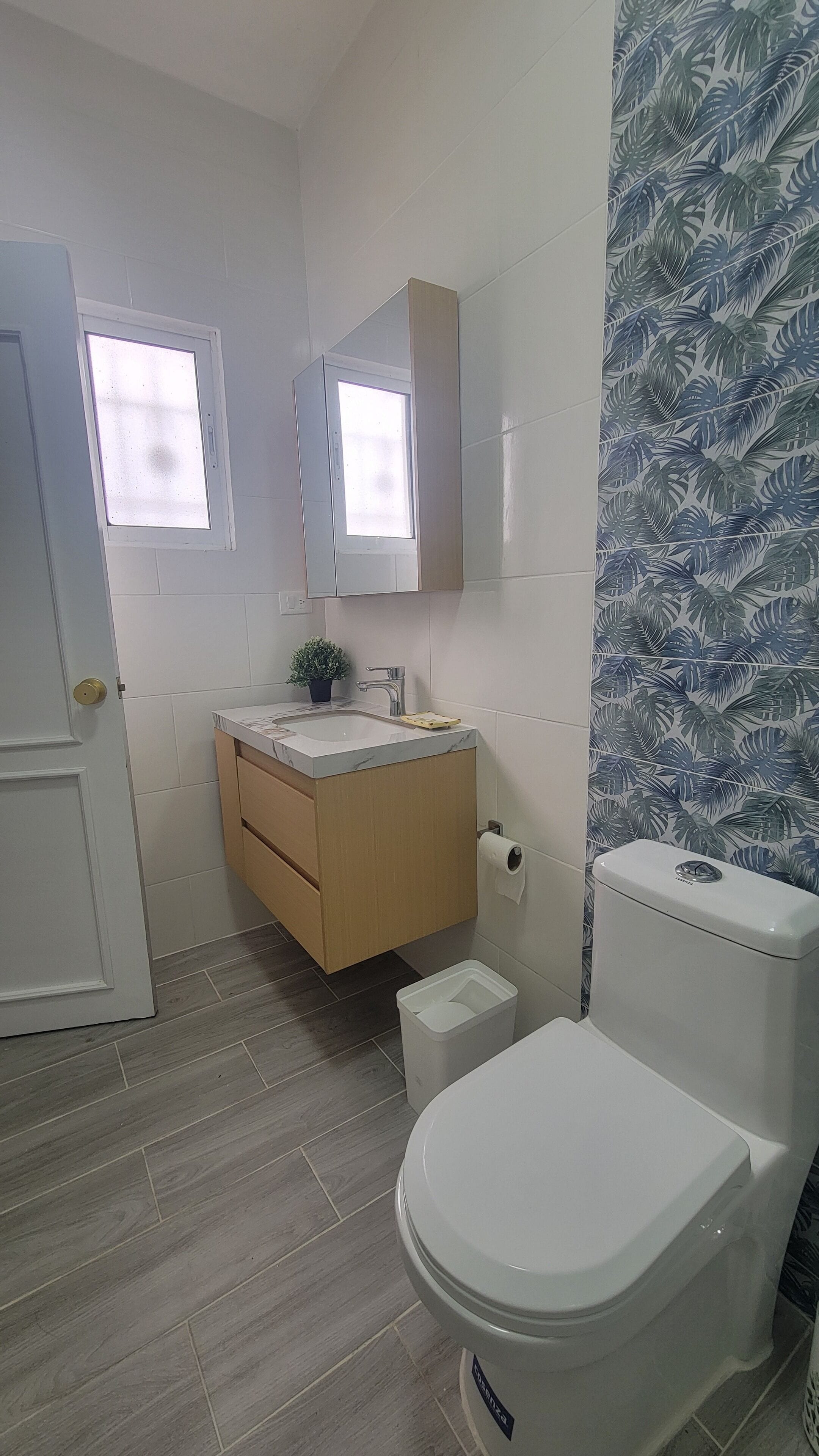 Toallas, jabón, papel de baño 