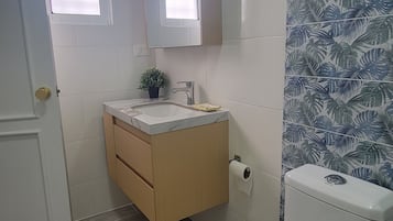 Toallas, jabón, papel de baño