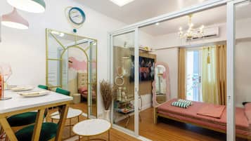 Free WiFi, bed sheets, wheelchair access