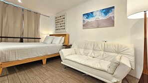 Iron/ironing board, free WiFi, bed sheets, wheelchair access - WG 300 — Cozy Queen Bed Studio 2 mins Walk to Waikiki Beach (Honolulu)