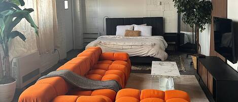 Iron/ironing board, internet, bed sheets