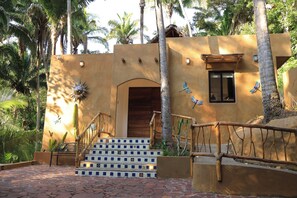 Exterior detail - San Pancho Jungle Retreat : Private Pool : Casa Coquitos (San Francisco)