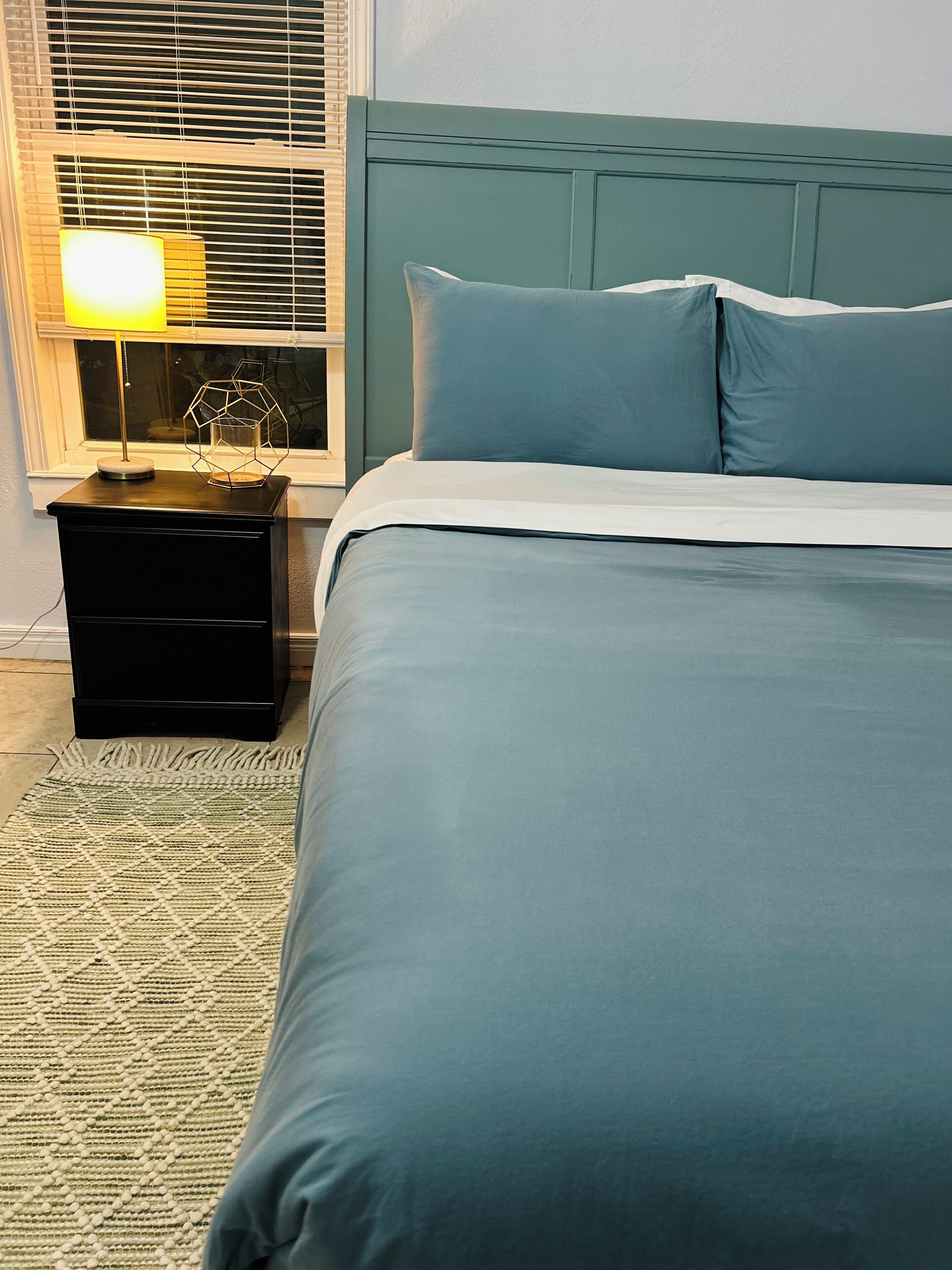 Fer et planche à repasser, accès Internet, draps fournis