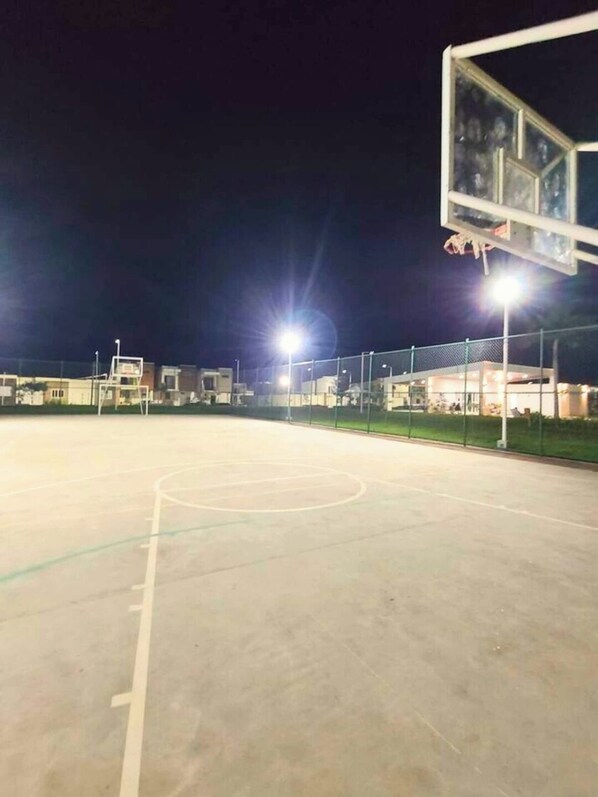 Sports court - Casa ValentinaIn San Miguel, SV (San Miguel)