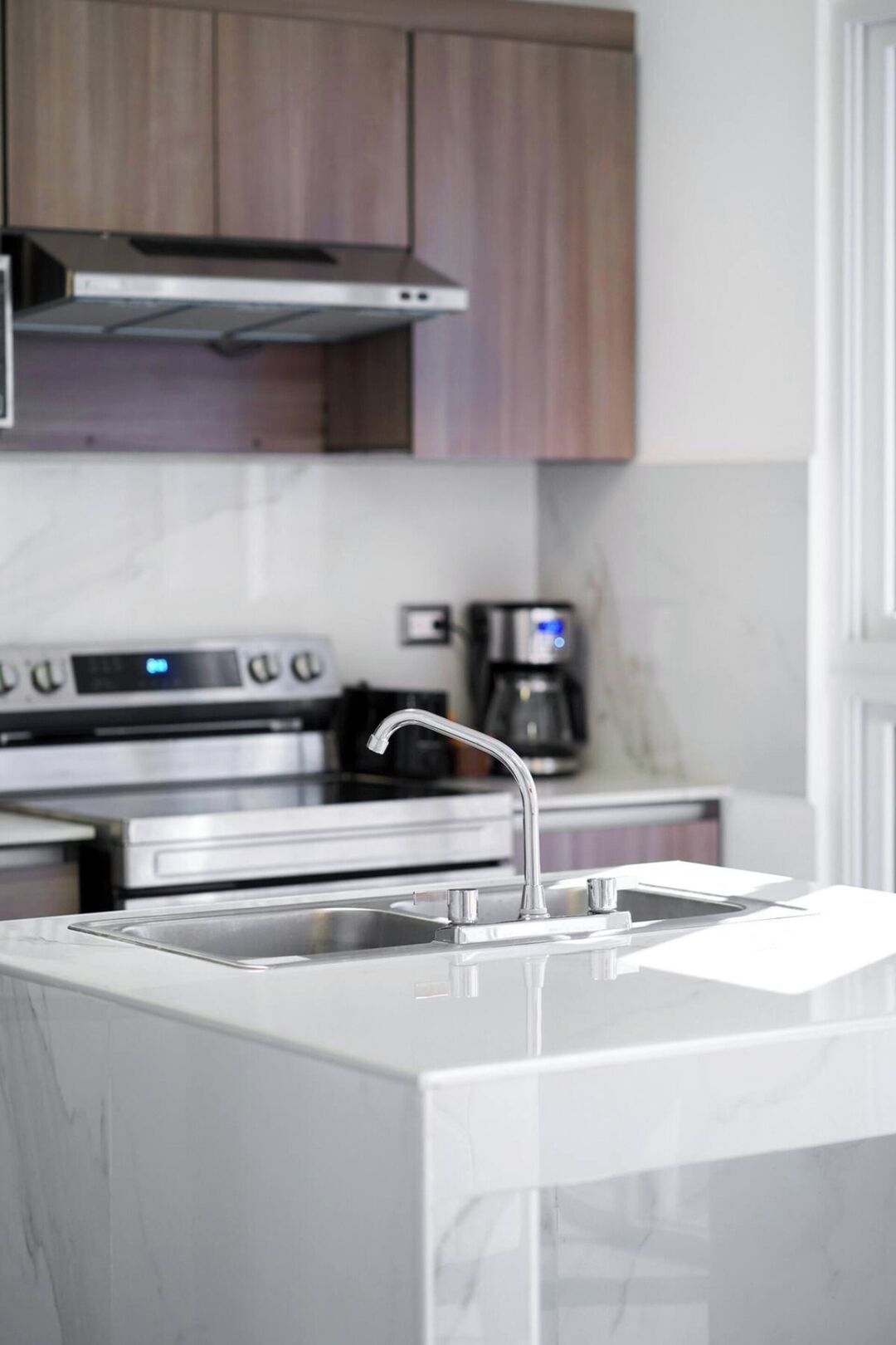 Køleskab, mikrobølgeovn, ovn, kogeplade