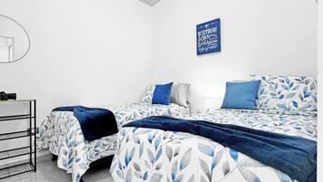 Iron/ironing board, WiFi, bed sheets