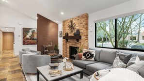 Interior - Design-forward Palm Springs Home w/ Saltwater Pool, Lush Yard & Multiple Outdoor Dining Areas Casa Papagayo by Avantstay (Palm Springs)