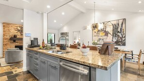 Interior - Design-forward Palm Springs Home w/ Saltwater Pool, Lush Yard & Multiple Outdoor Dining Areas Casa Papagayo by Avantstay (Palm Springs)