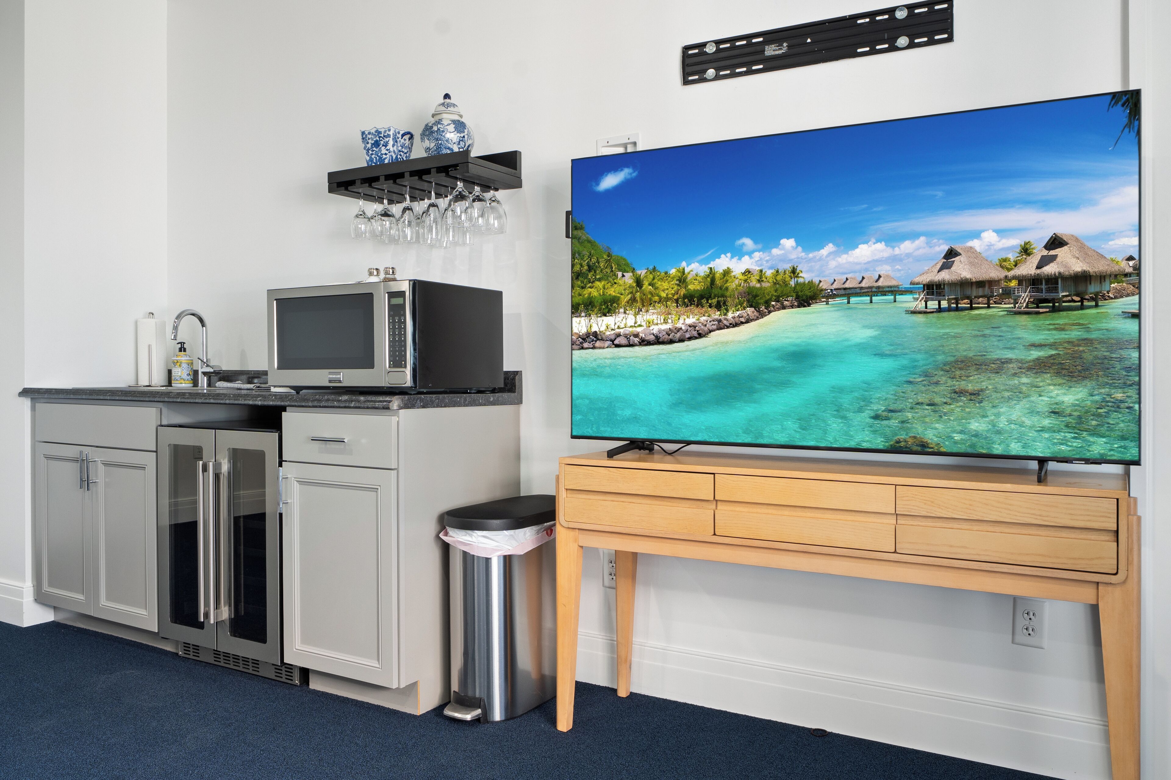 Superior Suite, Lake View | Private kitchen