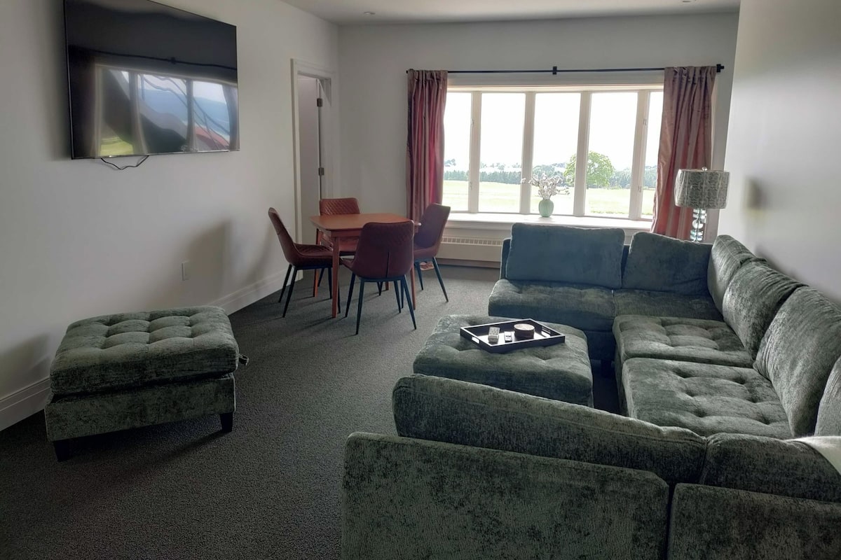 컴포트 아파트, 호수 전망 | 거실 공간