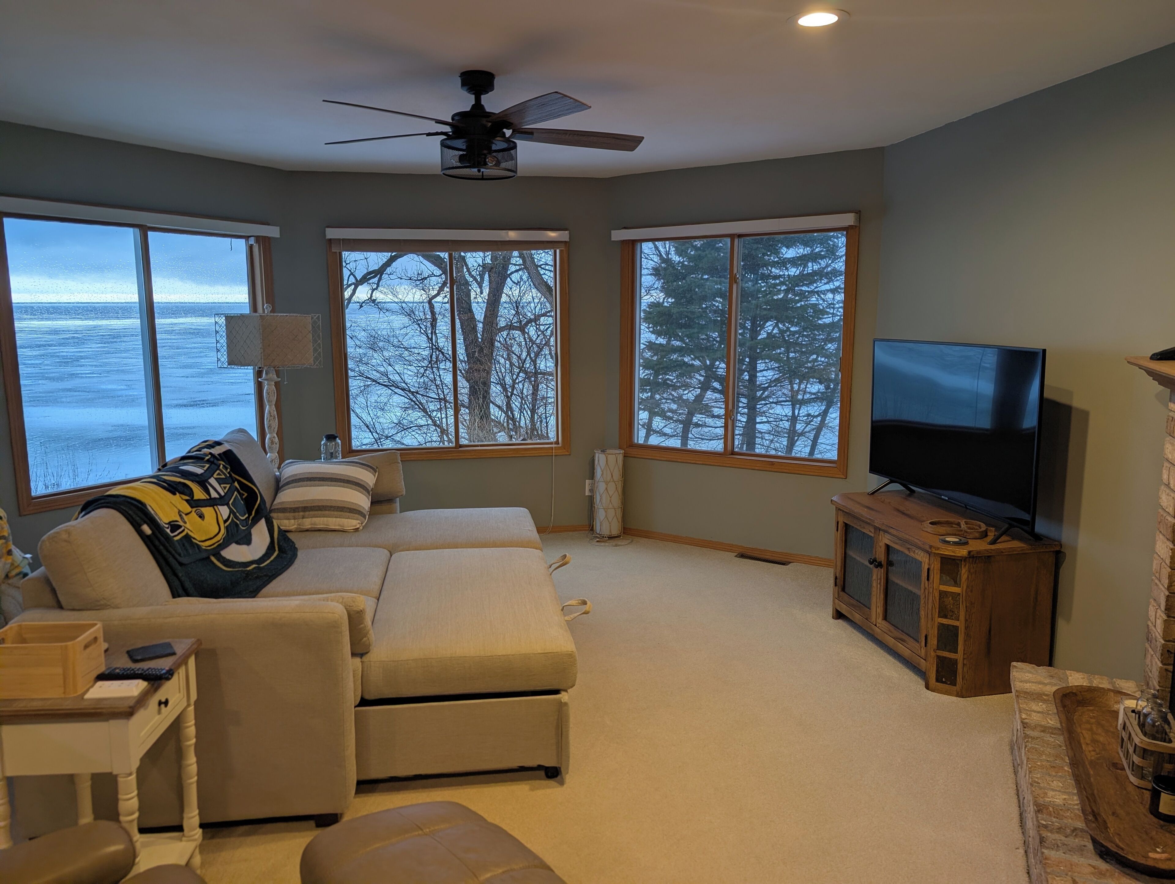 Smart TV, fireplace, printers