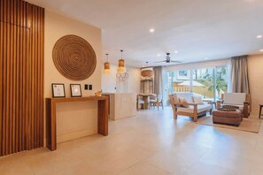 Interior - Playa del Carmen - STEPS FROM BEACH & 5th Ave (Playa Del Carmen)