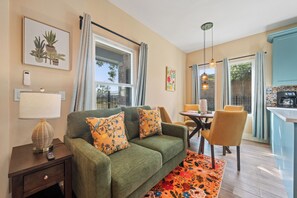 Smart TV, books - 2 King Beds! New Detached Home w/ Roll-In Shower (Houston)