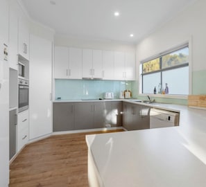 Fridge, microwave, oven, stovetop - Morrison at Middleton
Surf, Sun, Sand and explore the best of the Fleurieu 🌊 (Middleton)